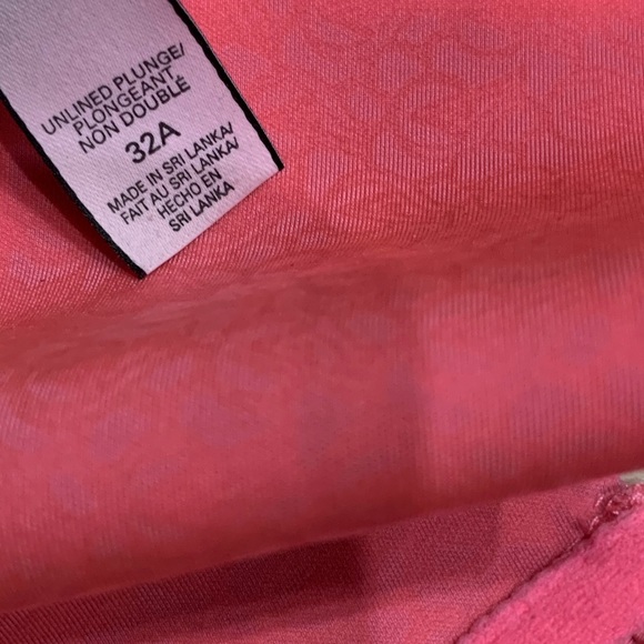 Victoria’s Secret plunge bra 32A - Picture 6 of 7